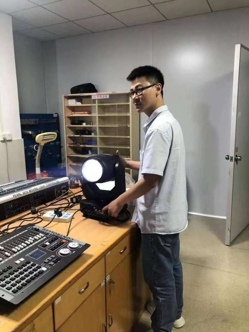 搖頭燈控制器搖頭編程搖頭燈結構工程師 第1張 搖頭燈控制器搖頭編程搖頭燈結構工程師 第1張